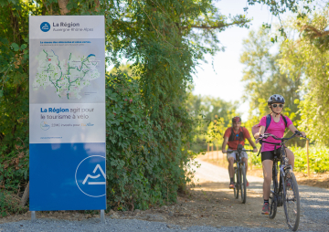 cyclotourisme 2 - ©  D. Grudet / Auvergne-Rhône-Alpes Tourisme cyclotourisme 2