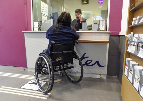 Situation de handicap dans les gares - © Michel Peres Situation de handicap dans les gares