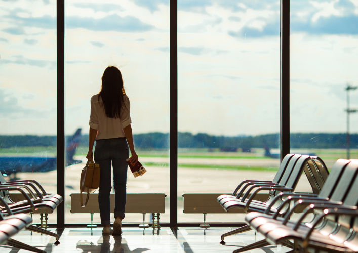 Etudiante dans un aéroport - © 123RF-travnikovstudio Etudiante dans un aéroport