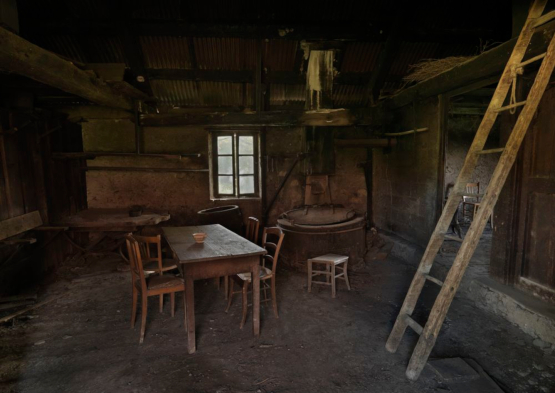 Intérieur du chalet Lamigue, sur l'alpage des Turres à Arith (Savoie)