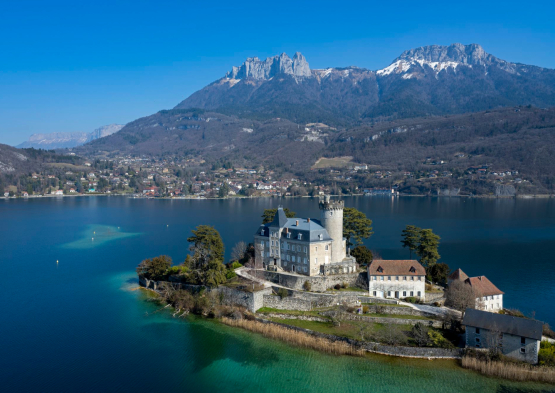 Château de Châteauvieux ou de Ruphy, sur le lac d'Annecy à Duingt (Haute-Savoie)