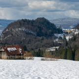 Le village du Châtelard au pied de la butte castrale (Savoie)